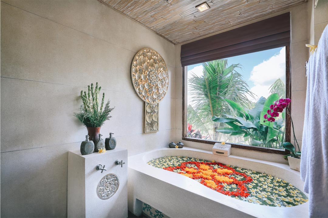 Kuwarasan Resort Suite Bathroom